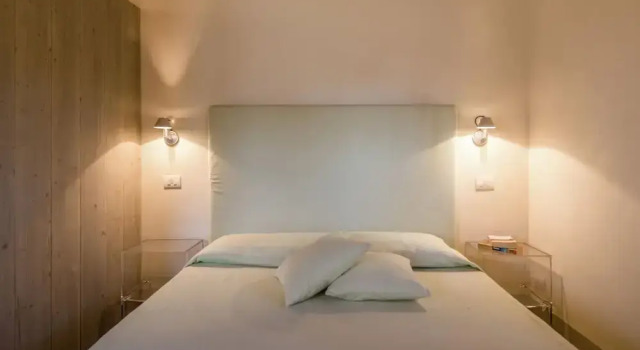 Villa with Spacious Garden, Swimming Pool, Hot Tub, Tennis Court near Cortona