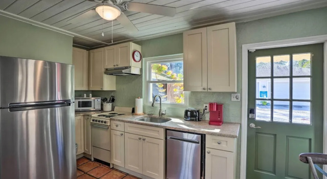 Коттедж Palm Harbor Vacation Rental, Walk to Crystal Beach