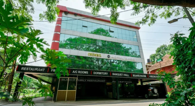 OYO 14226 Hotel Gago Inn, Забронировать Отель Отели штата Кералы с парковкой, Парковка