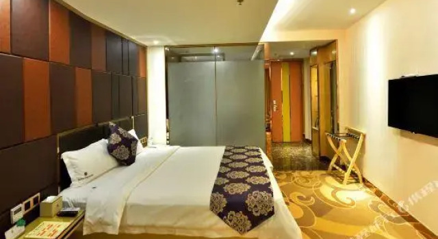 Люкс Deluxe Moon Lake Hotel (Baise Xinhuanqiu)