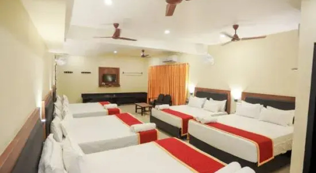 Двухместный семейный номер Deluxe Hotel Sri Devi