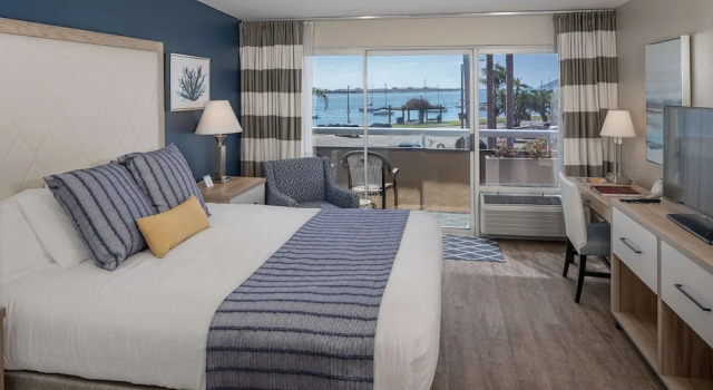 Двухместный номер Standard с балконом и с видом на залив Bay Club Hotel and Marina