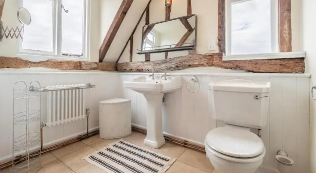 Коттедж с 2 комнатами Stylish rural cottage with views over fields and the River Stour - The Granary