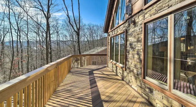 Коттедж Cabin w/ Mtn View, 4 Mi to Massanutten Resort
