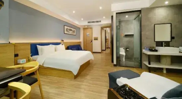 Семейный люкс с 2 комнатами View Movie Hotel (Yueyang Food Street Shop)
