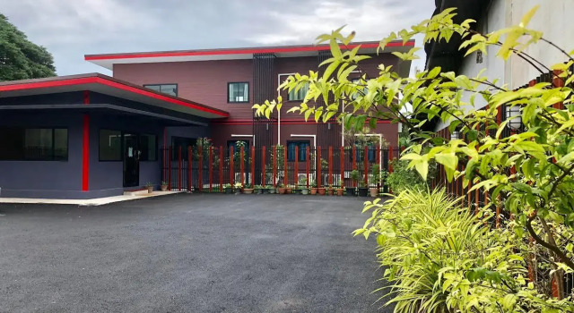 Кровать в общем номере (мужской номер) Thyme Xeriscape Hostel
