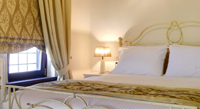 Villa Kerasia, Book Villa Miléai 