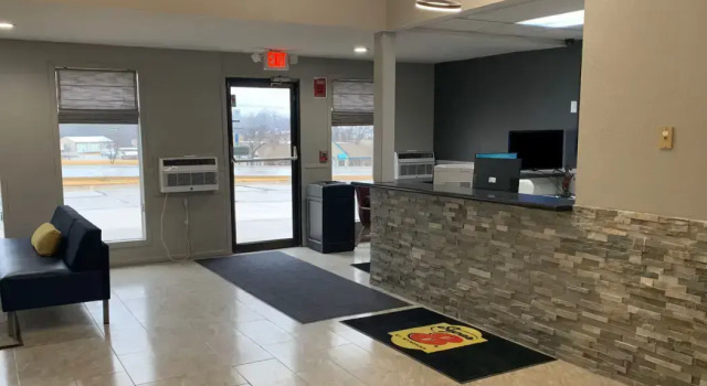 Super 8 by Wyndham Kirksville-University Area, Book Hotel SPA-hoteller i Kirksville, SPA