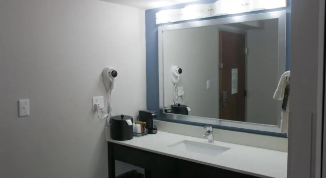 Номер Standard Wingate by Wyndham Louisville Airport Expo Center