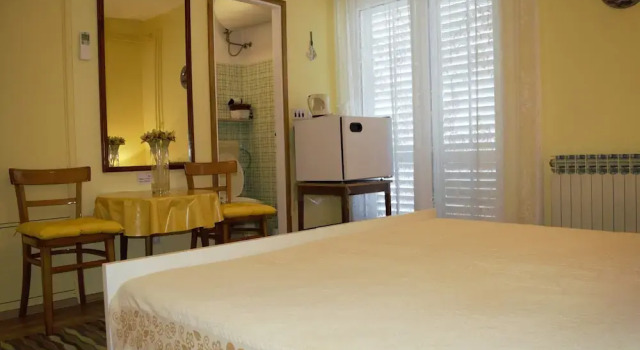 Rooms Franica, Забронировать Отель Отели Дубровника с парковкой, рядом с Пляж Мандрач, Парковка