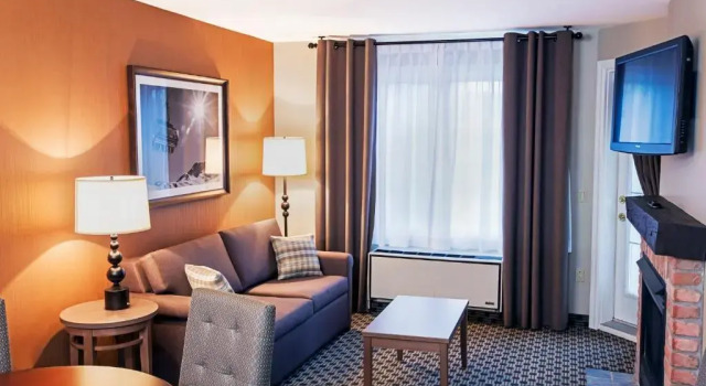 Полулюкс Holiday Inn Express & Suites Tremblant by IHG