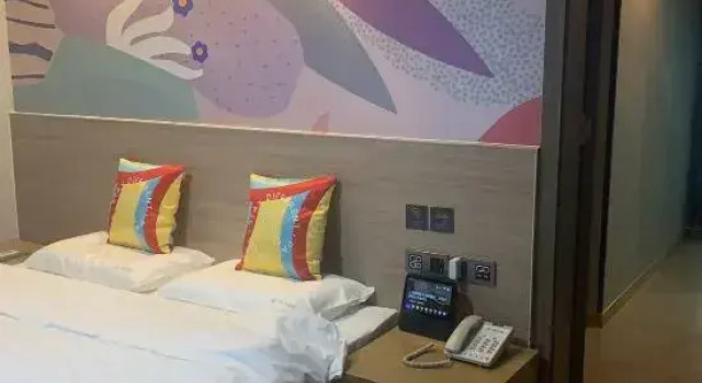Люкс Business Jinchen Hotel (Shanghai Songjiang Yongfeng Road)