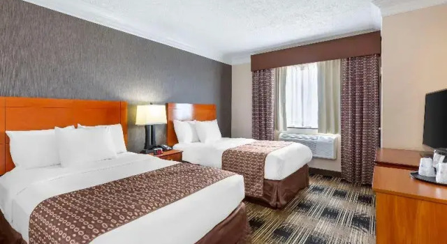 Четырёхместный номер Best Western Inn at the Rochester Airport