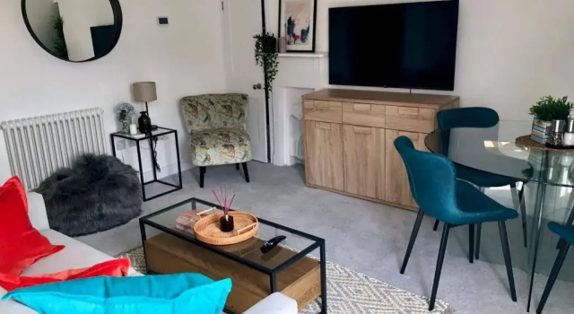 Ideally located 2 bedroom luxury apartment