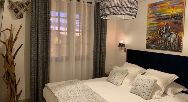 Hôtel Le Neptune en Camargue, Забронировать Отель Сент-Мари-де-ла-Мер Камарг, рядом с Церковь Сент-Мари-де-ла-Мер
