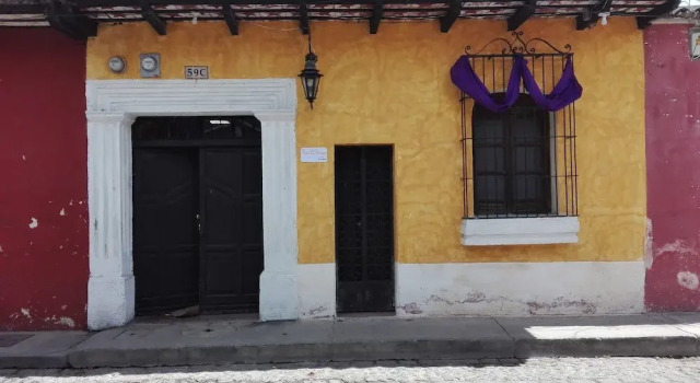 Calvary house, Book Bed and Breakfast Hotels in Zacatepeques with Parking, Parking
