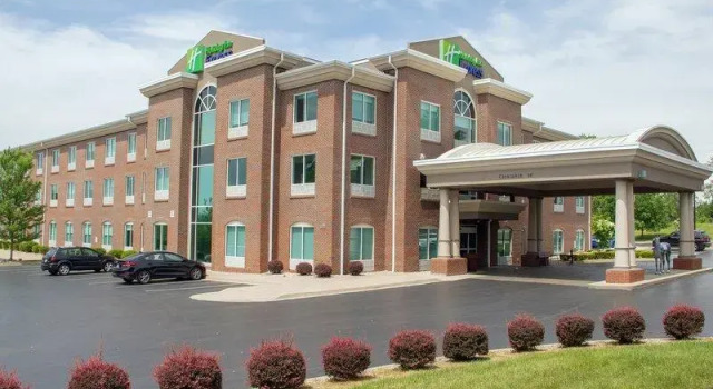 Шестиместный люкс Holiday Inn Express & Suites Lexington Downtown Area-Keeneland by IHG