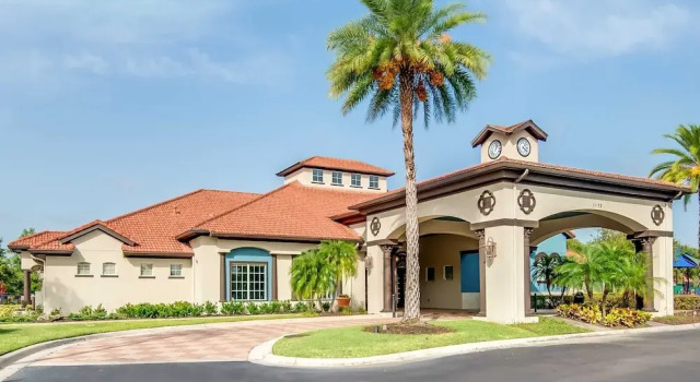 Коттедж с 6 комнатами Bella Vida House With Pool and Games - Near Disney!