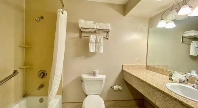 Четырёхместный номер Standard Morro Shores Inn And Suites