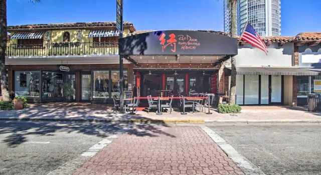 Ft Lauderdale Apt w/ Pool - 1 Mi to Beach Access!, Забронировать Отель Отели Форт-Лодердейл 3 звезды, рядом с Stonewall National Museum &amp; Archives, 3*