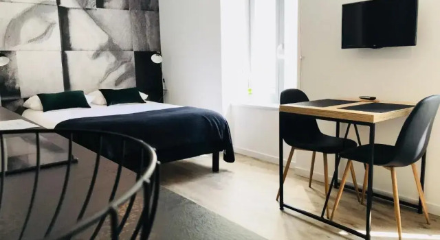 SLEEPINCONCARNEAU - Centre Piétonnier - 200 m de la mer, Забронировать Апартаменты/квартира Отели Finistère с парковкой, Парковка