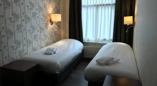 Hotel Carillon