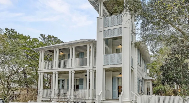 Beautifully Remodeled "taste & Sea" 3br/3.5ba Steps From Beach/pools optional Carriage 3 Bedroom Cottage by RedAwning