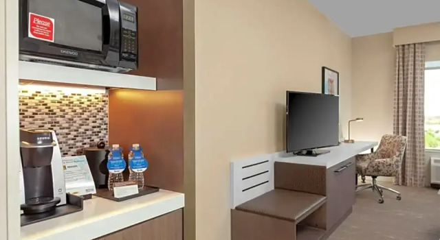 Номер Standard с видом на озеро Hilton Garden Inn Waco