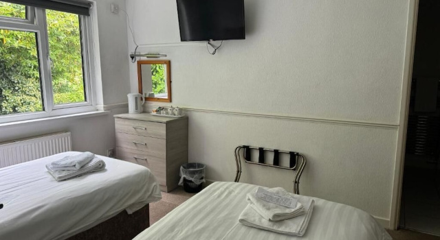 Cottage Court Hotel, Забронировать Отель Тенби Пембрукшир