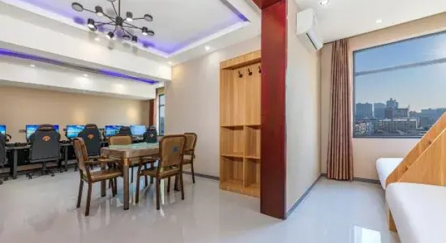 Люкс Deluxe Silikar E-sports Homestay (Yifeng City Plaza Commercial Pedestrian Street)