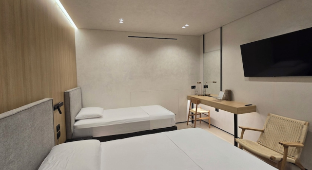 Трёхместный номер Deluxe с балконом Lion Gate Hotel