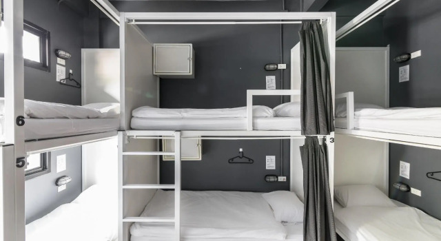 Кровать в общем номере The Cocoon Hostel