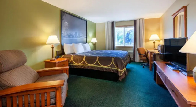 Номер Standard Super 8 by Wyndham Berlin WI
