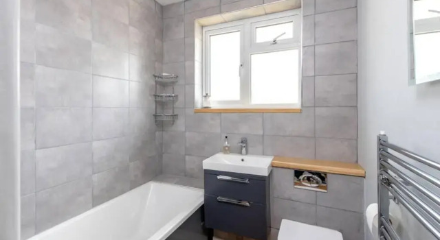 Коттедж Spacious 3 Bed Home With Parking for Two Cars