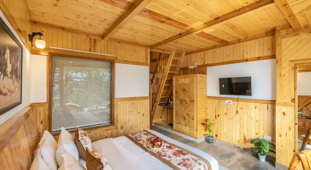 Superior Vierer Suite Dachboden Zostel Kotgarh