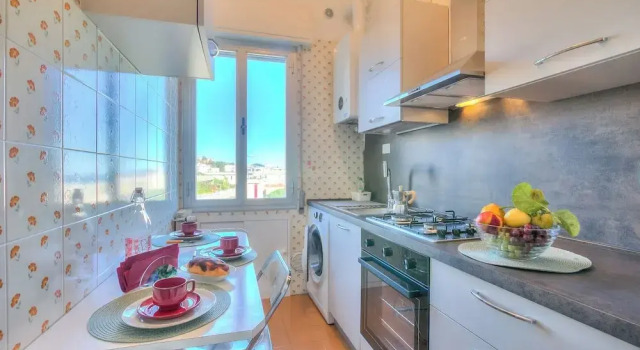 Апартаменты Sofy Apartment- Sea View & Private Parking