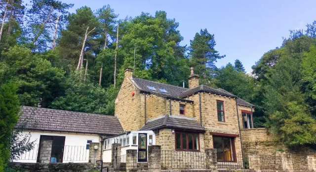 Коттедж Highwood Lodge