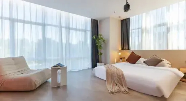 Люкс Luxury Lisi Future Hotel (Qingdao University of Petroleum Branch)