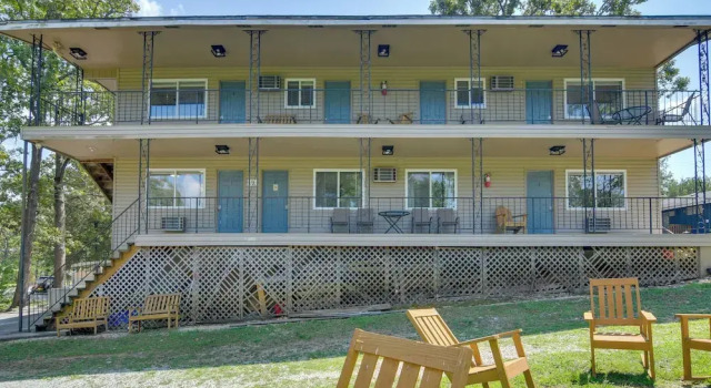Апартаменты Table Rock Lake Apt w/ Community Dock & Fire Pits!
