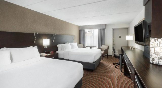 Четырёхместный номер Standard Holiday Inn At Six Flags Saint Louis by IHG