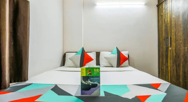 Ambrossi by FabHotel, Забронировать Отель Отели штата Карнатаки с парковкой, Парковка