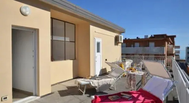 Studio just steps from the beach, Book Hotel Lignano Sabbiadoro Friuli Venezia Giulia