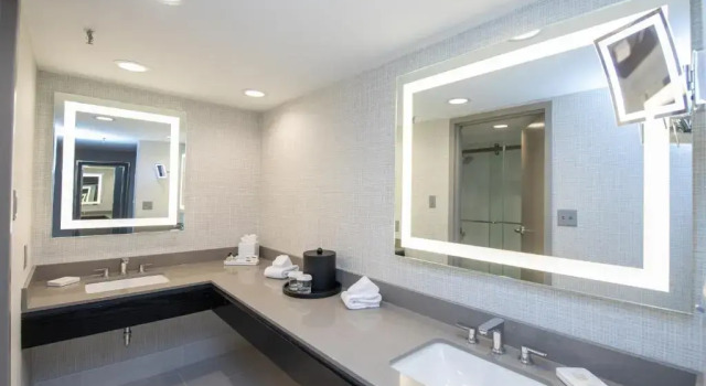 Номер Executive Crowne Plaza Providence-Warwick  by IHG