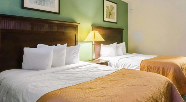 Четырёхместный люкс Rodeway Inn & Suites Williamsburg Central