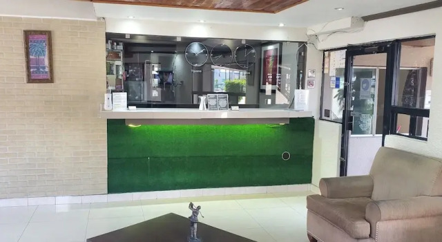 Hotel Golf Tijuana, Rezerwuj Hotel Tijuana Baja California, w pobliżu Caliente Stadium