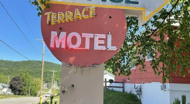 The Terrace Motel, Đặt Nhà nghỉ ven đường Munising 