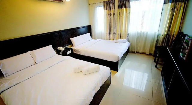 Четырёхместный номер Deluxe Hotel Bintang Indah