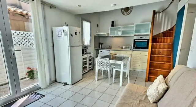 Коттедж Apartment for 6 people 100m from the beach of Valras-plage