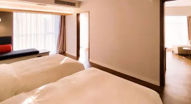 Люкс Business Holiday Inn Express Tianjin Airport East by IHG
