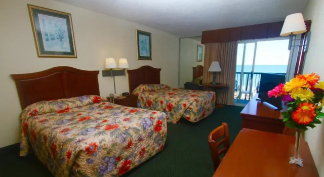 Четырёхместный номер Standard oceanfront Boardwalk Beach Resort